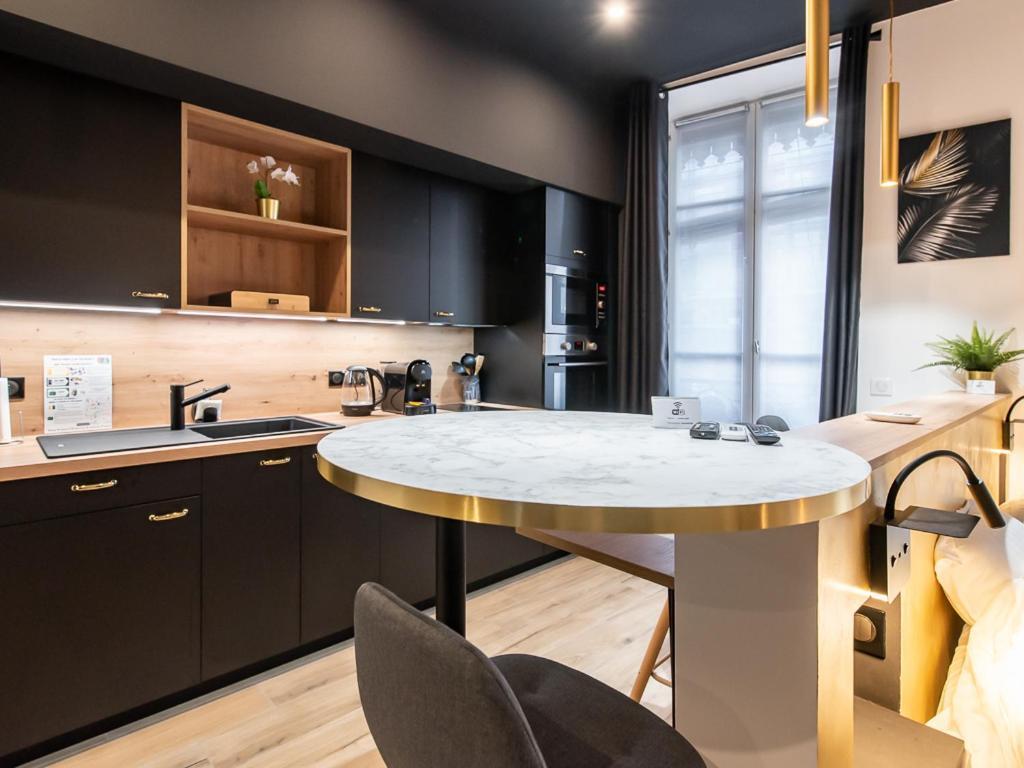 Appartement Chic Proche Bellecour Avec Parking Lyon Exteriör bild